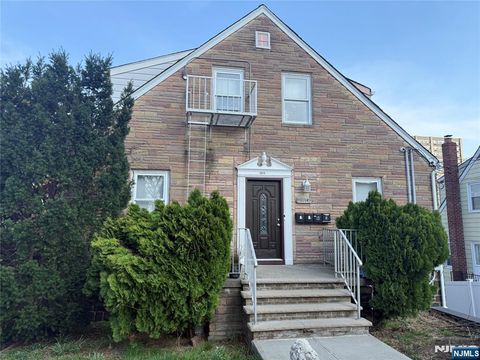 Photo of 1014 Ponsi St #2, Fort Lee, NJ 07024 (MLS # 26011283)