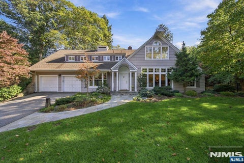 Photo of 15 Duck Pond Road, Demarest, NJ 07627 (MLS # 26036690)