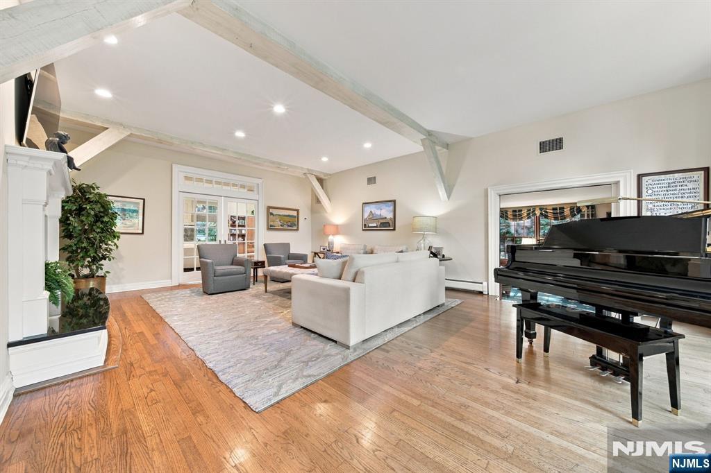 15 Duck Pond Road
