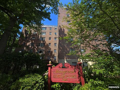 Photo of 2345 Linwood Ave #LG, Fort Lee, NJ 07024 (MLS # 26021081)