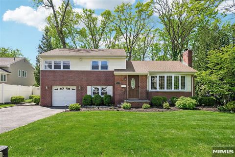 Photo of 949 Oradell Avenue, Oradell, NJ 07649 (MLS # 26007745)