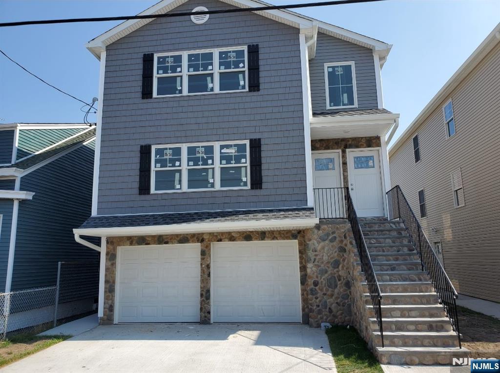 391 23rd 2, Paterson, New Jersey - 3 Bedrooms  
2 Bathrooms  
6 Rooms - 