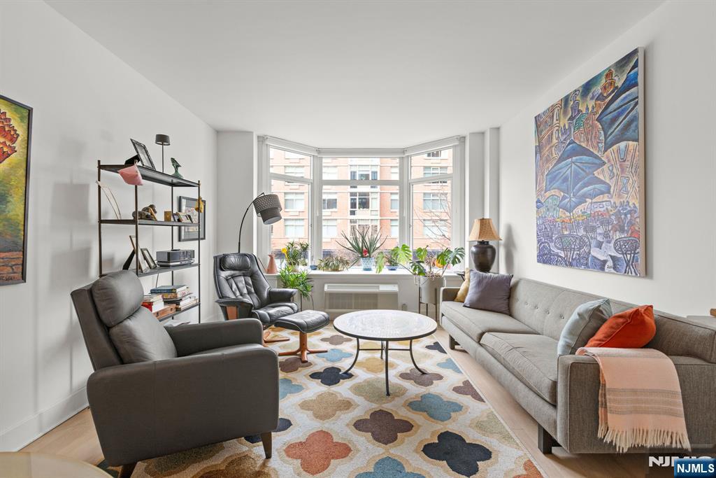 1400 Hudson Street 212