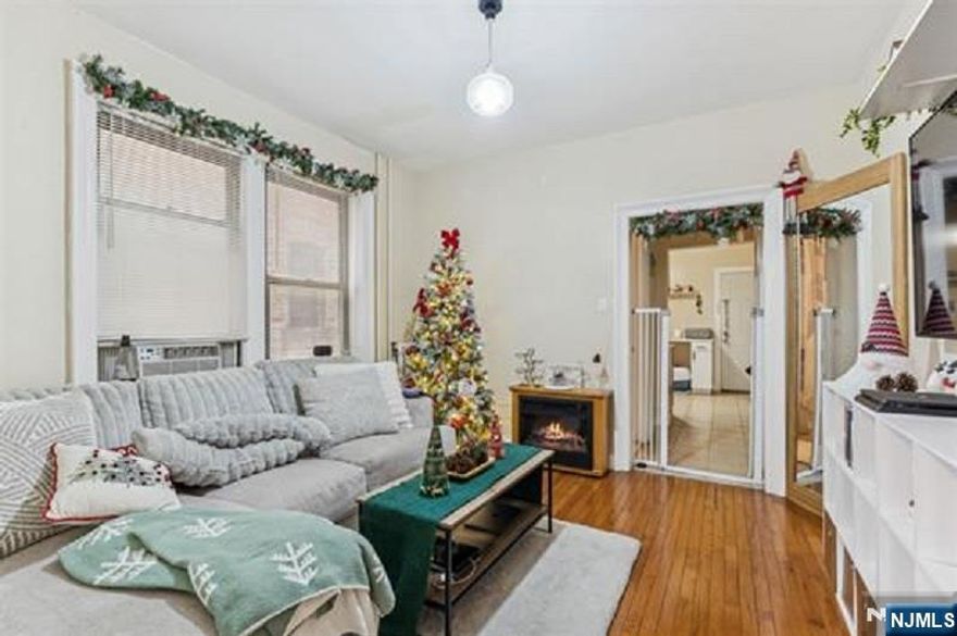 Welcome home to comfort and convenience. This warm, inviting one-bedroom features hardwood floors throughout, a renovated eat-in kitchen with generous cabinet space, and an updated bathroom with a modern feel. Set in a vibrant neighborhood close to shops, restaurants, parks, and public transportation, this home offers everyday ease in a location that truly has it all.