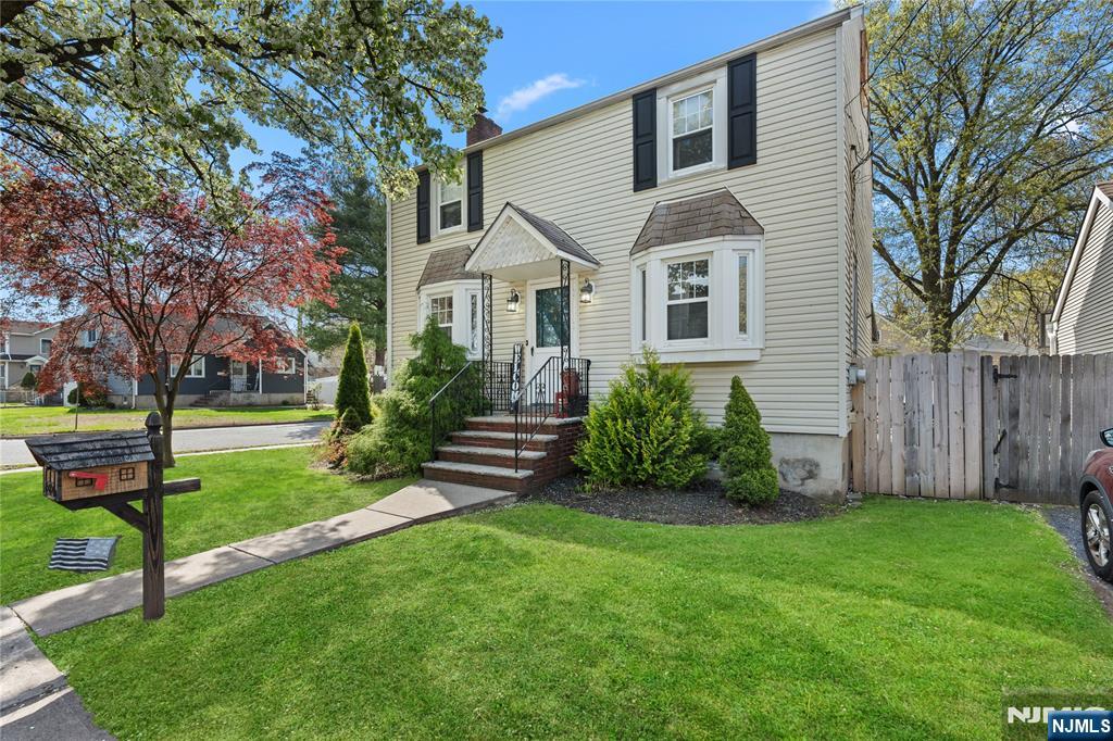 Property for Sale at 205 New Milford Avenue, Dumont, New Jersey - Bedrooms: 3 
Bathrooms: 2 
Rooms: 7  - $625,000