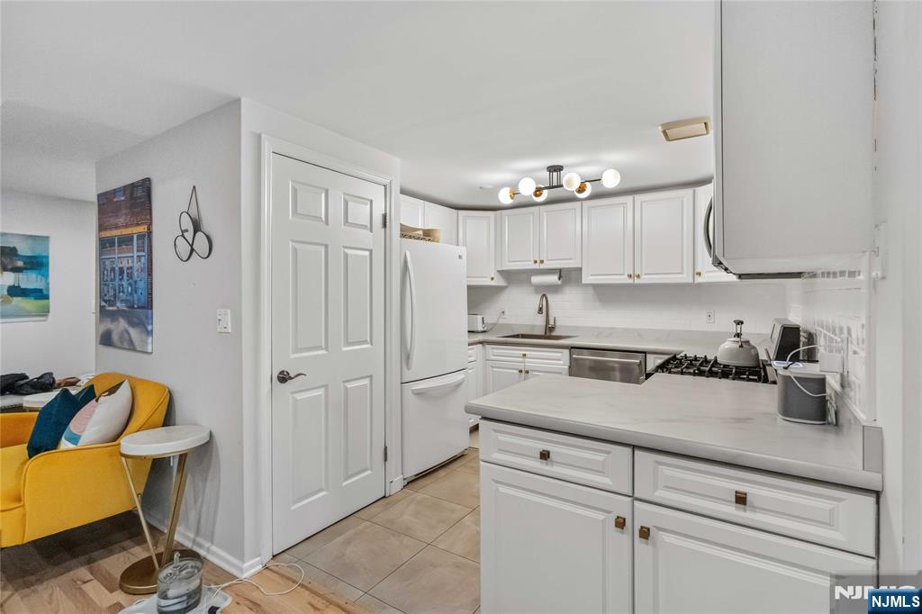 518 Gregory Avenue A221