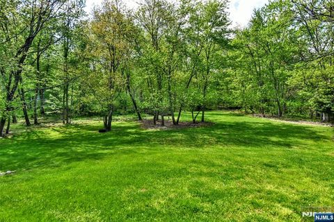 962 Arapaho Trail Franklin Lakes NJ 07417