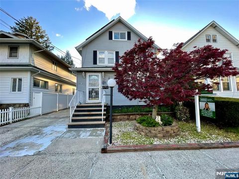 Photo of 172 Roosevelt Ave, Bergenfield, NJ 07621 (MLS # 26014113)