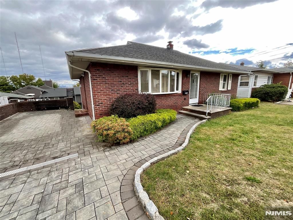 Photo of 286 Lafayette Avenue, Lyndhurst, NJ 07071 (MLS # 25037437)