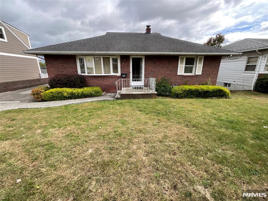 Photo of 286 Lafayette Avenue, Lyndhurst, NJ 07071 (MLS # 25037437)