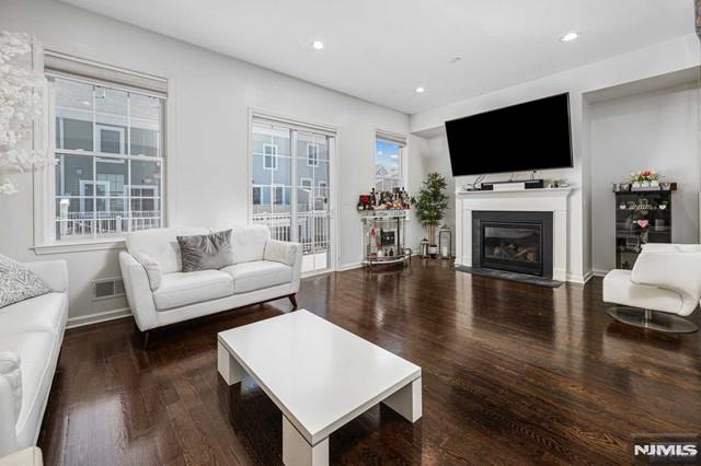 215 Roosevelt Drive