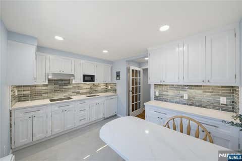 Photo of 2209 Center AVE #A, Fort Lee, NJ 07024 (MLS # 26028220)