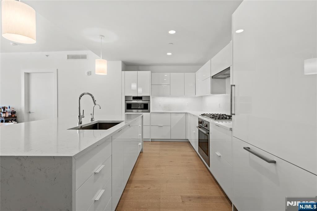 9 Ave At Port Imperial 1111