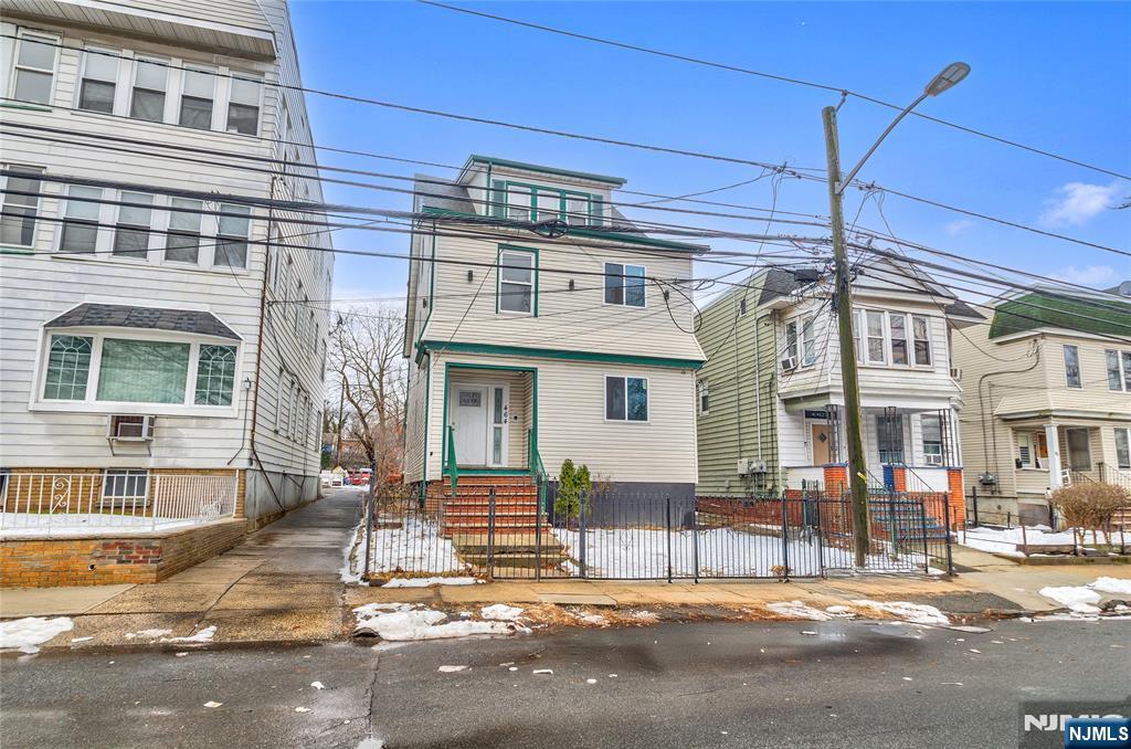 464 Myrtle Avenue