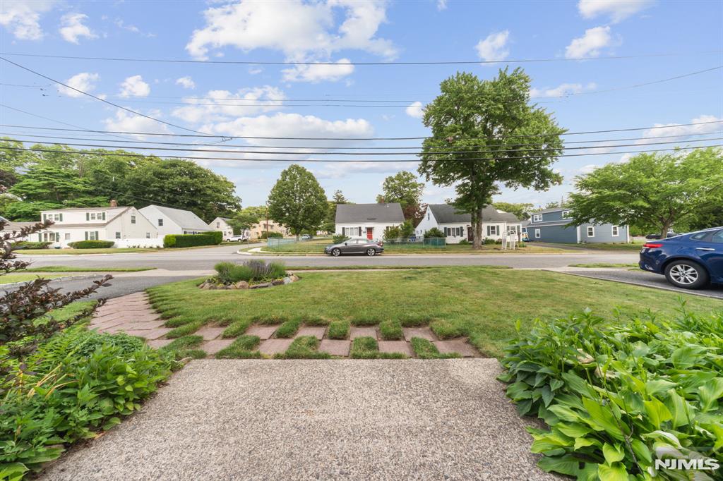 72 Robertson Avenue