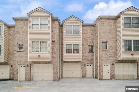 Photo of 196 Madison Ave #15, Dumont, NJ 07628 (MLS # 26008944)