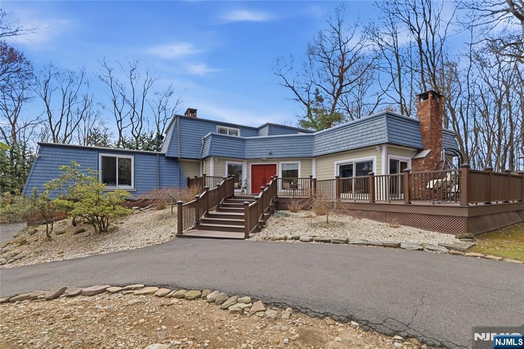 Photo of 947 Franklin Lake Road, Franklin Lakes, NJ 07417 (MLS # 26011767)