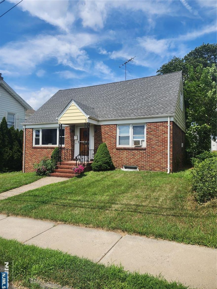 This lovely apartment is nicely situated in a very convenient area of town. Freshly painted with new carpet in Bedroom. Tenant pays for cooking gas and electricity. Street parking only. Lodi requires a permit to park on the street. Must have good credit and income. Credit report and interview required. Close to all.