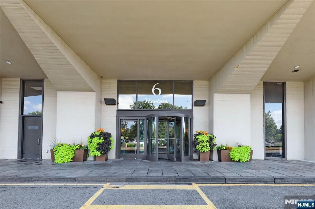 Photo of 6 Horizon Rd #2106, Fort Lee, NJ 07024 (MLS # 25035456)