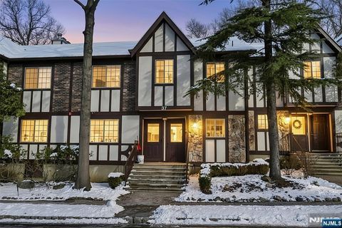 Photo of 3707 Mark Twain Way, Mahwah, NJ 07430 (MLS # 26004115)