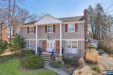 Photo of 657 Lincoln Avenue, Glen Rock, NJ 07452 (MLS # 26010096)