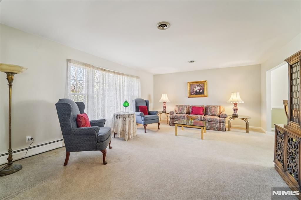 Photo of 657 Lincoln Avenue, Glen Rock, NJ 07452 (MLS # 26010096)