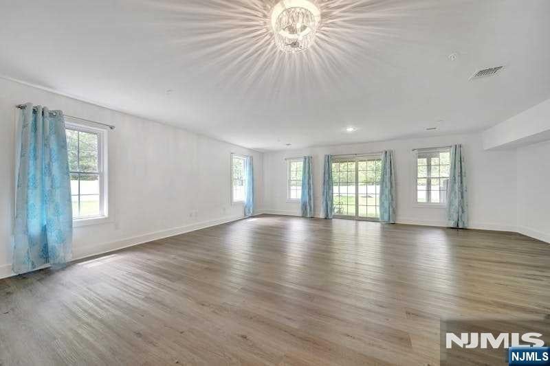 1008 Opus Way