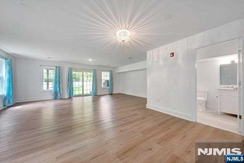 1008 Opus Way