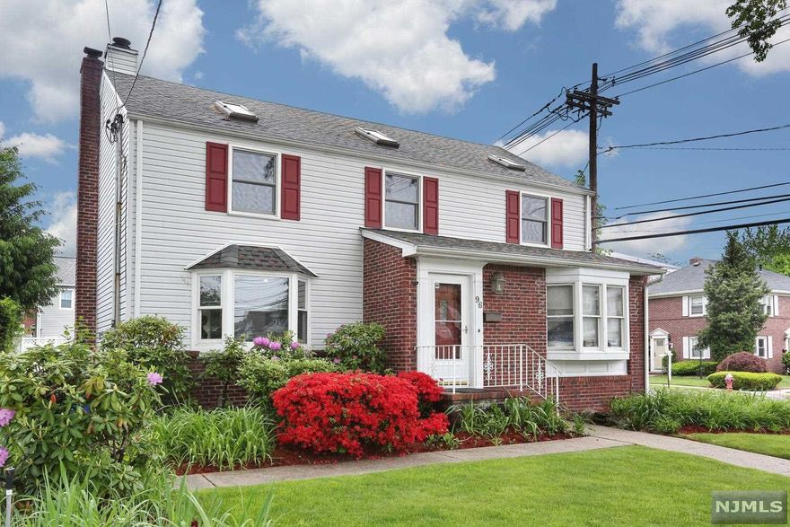 Spacious & bright single family home with professionally zoned office space with separate entrances. Home has beautiful hardwood floors throughout. Plenty of natural light, skylights, large livingroom, diningroom with sliding glass doors to deck. 3 nice size bedrooms, 2.5 bath, great closet space. The office Unit is currently being used as dentist office with 4 station rooms, receiption area, waiting room and .5 bath. Endless possibilities.