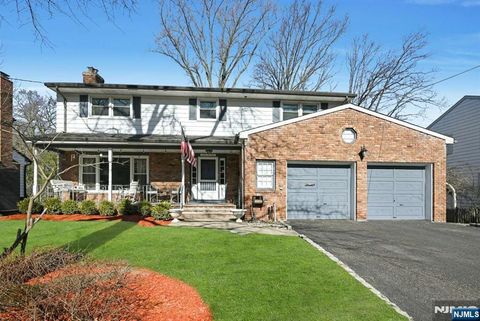 Photo of 66 Elm Street, Englewood Cliffs, NJ 07632 (MLS # 25025094)