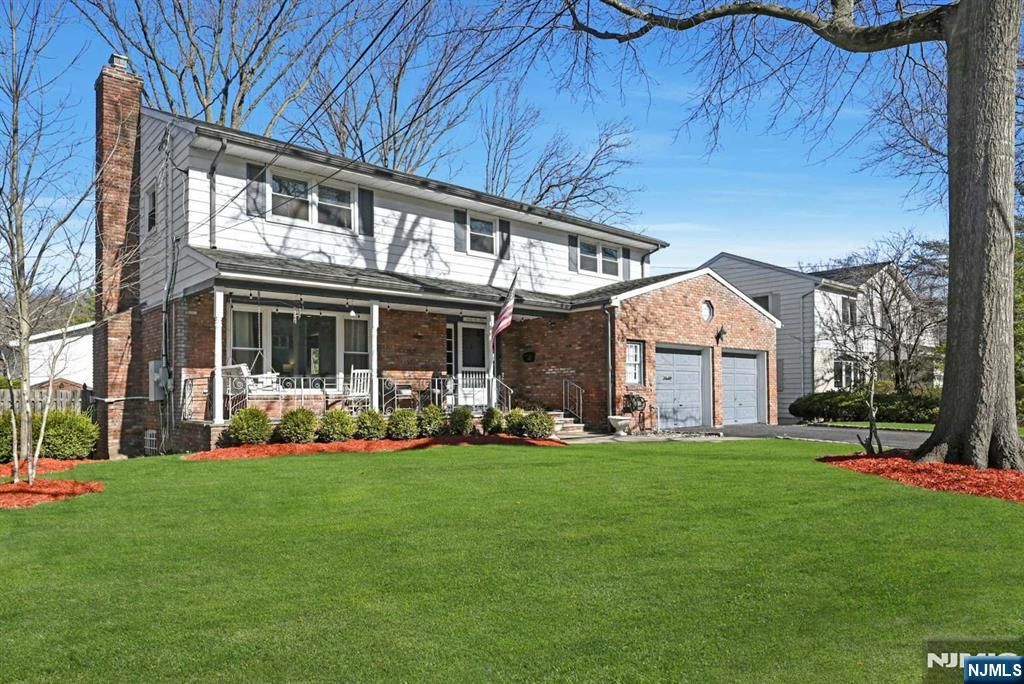 Photo of 66 Elm Street, Englewood Cliffs, NJ 07632 (MLS # 25025094)