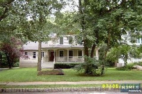 4 Lee Court Waldwick NJ 07463