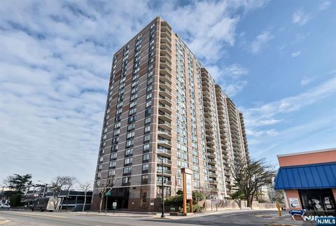 Photo of 770 Anderson Avenue #4K, Cliffside Park, NJ 07010 (MLS # 26002795)