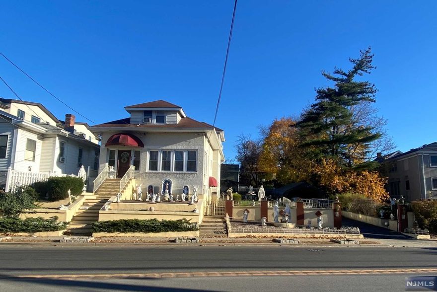 Single family home located in prime location in Palisades Park sitting on an oversized lot with lots of opportunity to be built.