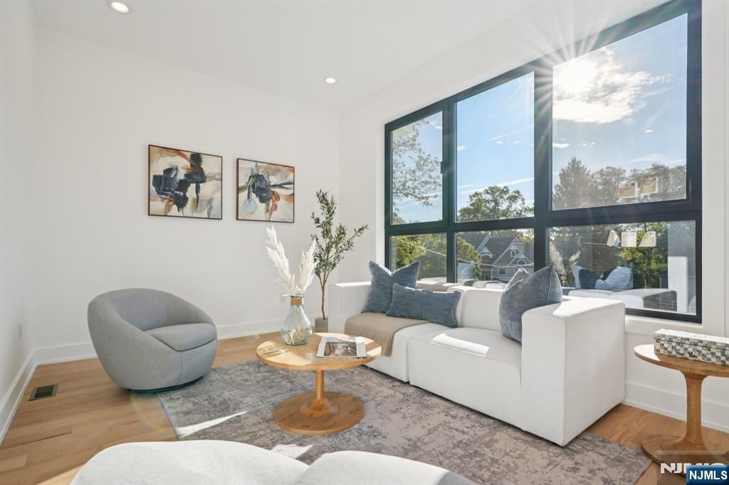 Photo of 8 Fordham Road, Livingston, NJ 07039 (MLS # 26005350)