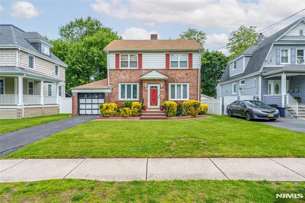 Property for Sale at 109 Bogert Street, Teaneck, New Jersey - Bedrooms: 3 
Bathrooms: 3 
Rooms: 9  - $549,000