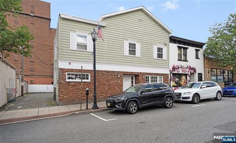 Photo of 18 Glen Road #2B, Rutherford, NJ 07070 (MLS # 25024998)