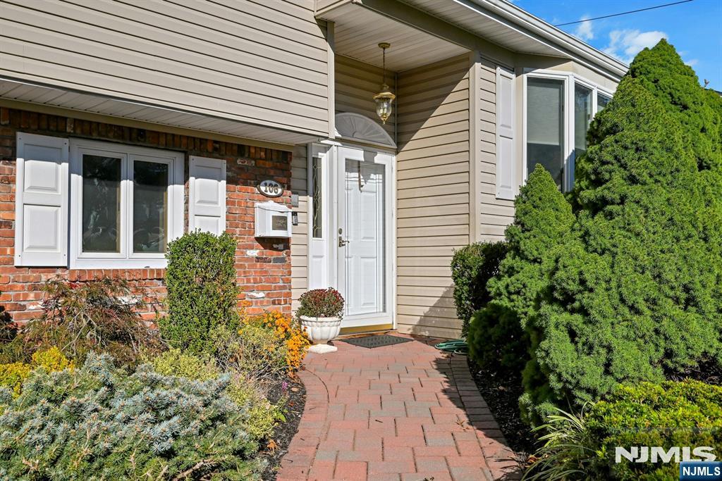 106 Pascack Avenue