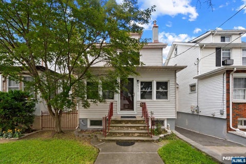 Photo of 731 Humboldt St, Secaucus, NJ 07094 (MLS # 26034358)