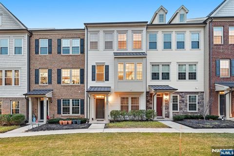 Photo of 26 Braeburn Ct #26, Livingston, NJ 07039 (MLS # 26010491)