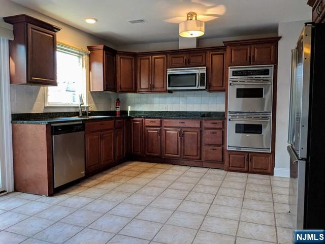 18 Van Wagoner Drive
