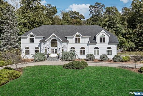 Photo of 718 High Woods Drive, Franklin Lakes, NJ 07417 (MLS # 25031311) Photo of 718 High Woods Drive, Franklin Lakes, NJ 07417 (MLS # 25031311)