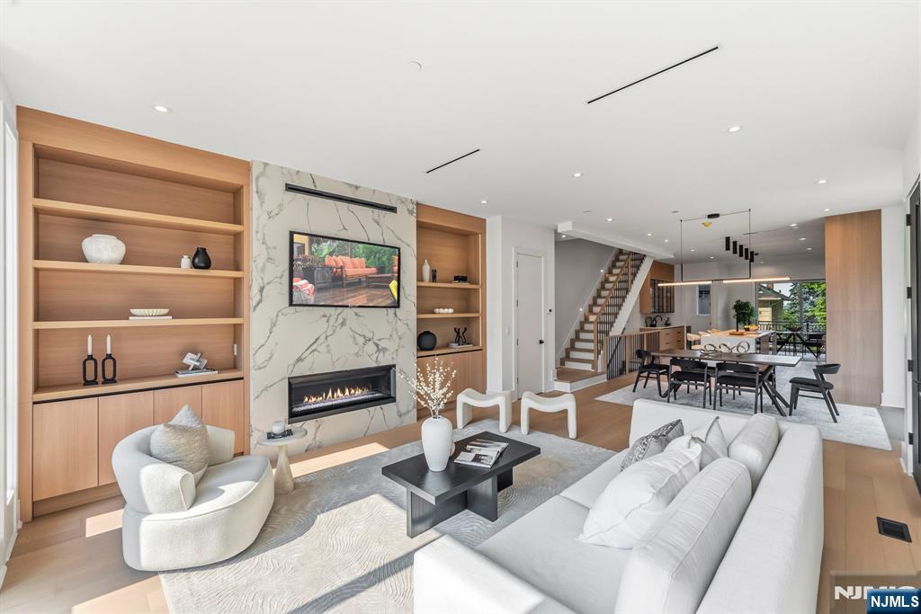 1017 Kingsland Lane