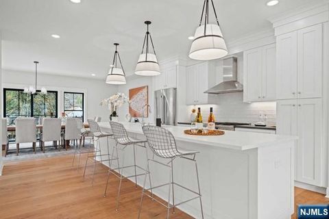 Photo of 147 Central Ave #20, Old Tappan, NJ 07675 (MLS # 25036679) Photo of 147 Central Ave #20, Old Tappan, NJ 07675 (MLS # 25036679)