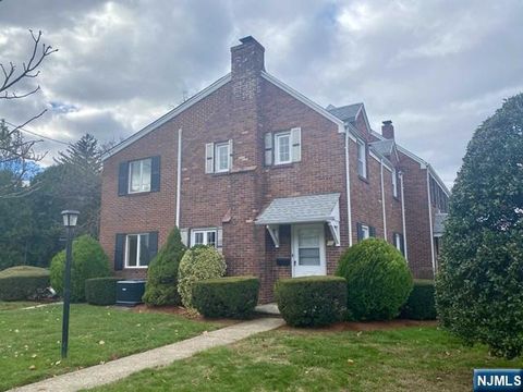 Photo of 6670 Liberty Pl, Palisades Park, NJ 07650 (MLS # 26003140)