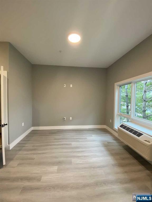 1311 Inwood Ter 2, Fort Lee, New Jersey - 1 Bedrooms  
1 Bathrooms  
3 Rooms - 