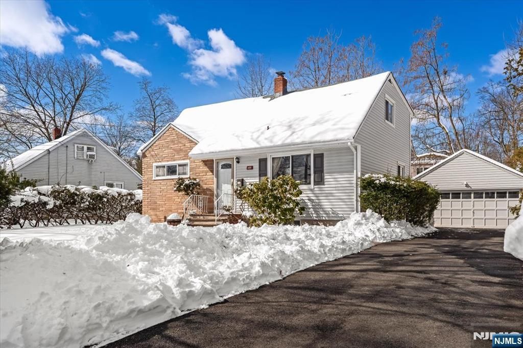 Photo of 491 Dorchester Road, Ridgewood Village, NJ 07450 (MLS # 26005909)