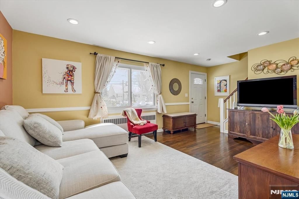 Photo of 491 Dorchester Road, Ridgewood Village, NJ 07450 (MLS # 26005909)