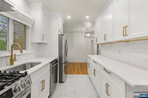 Photo of 32 Beechwood, Cresskill, NJ 07626 (MLS # 26016638)