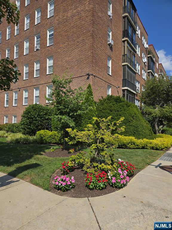 5 Roosevelt Place 1F